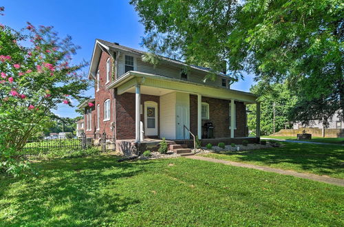 Photo 28 - Glasgow Home w/ Porch: Close to Lake & Caves