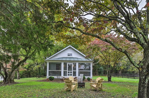 Foto 20 - Restored 1920's Cottage on 1 Acre w/ Fire Pit