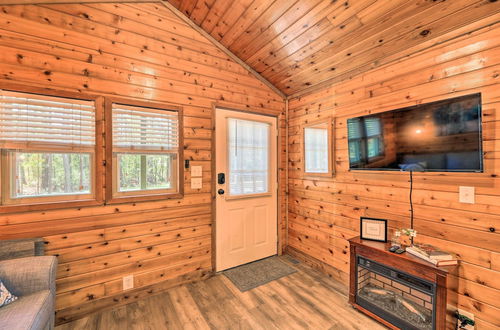 Photo 12 - Family-friendly Cabin ~ 5 Mi to Dtwn New Bern