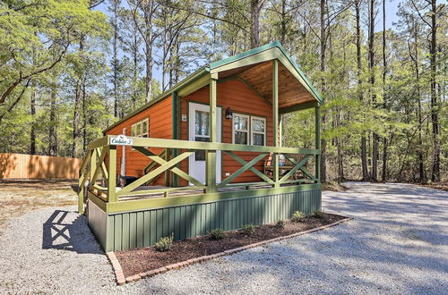 Photo 18 - Family-friendly Cabin ~ 5 Mi to Dtwn New Bern