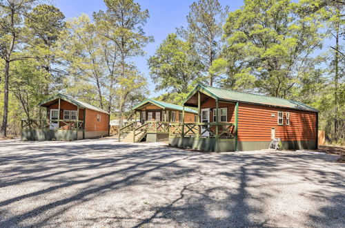 Photo 22 - Family-friendly Cabin ~ 5 Mi to Dtwn New Bern