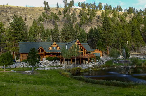 Photo 1 - Custom Bitterroot Valley Cabin w/ Hot Tub & Views