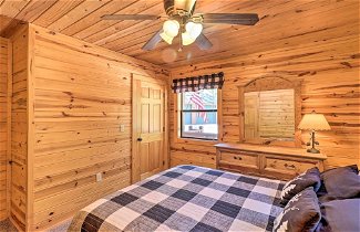 Foto 2 - Peaceful Cabin w/ Deck + Scenic Mtn Views