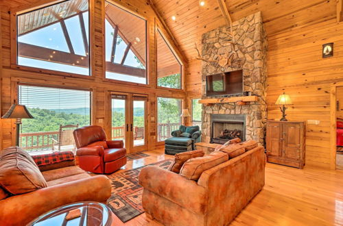 Foto 27 - Peaceful Cabin w/ Deck + Scenic Mtn Views