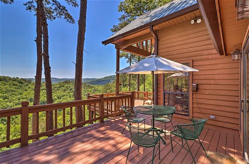 Foto 15 - Peaceful Cabin w/ Deck + Scenic Mtn Views