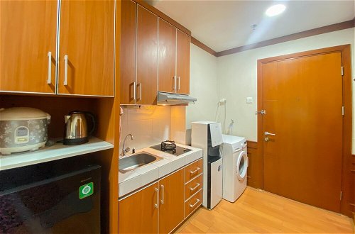 Photo 6 - Comfy And Minimalist 1Br Apartment At Woodland Park Residence