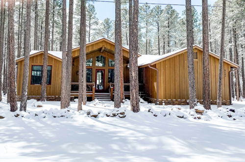 Photo 14 - Luxurious Lakeside Family Retreat w/ Deck