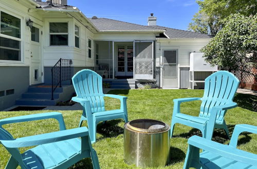 Foto 7 - 1940s Bishop House in Downtown w/ Porch Swing