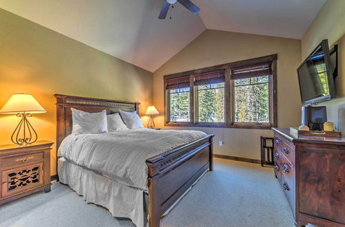 Photo 3 - Central Mammoth Lakes Townhome ~1 Mi to Ski Slopes