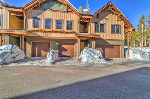 Foto 11 - Central Mammoth Lakes Townhome ~1 Mi to Ski Slopes