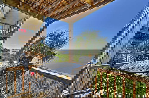 Foto 21 - Beachfront Cedar Key Condo w/ Pool, Spa & Views