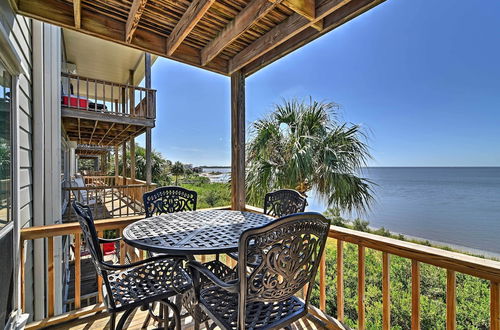 Foto 9 - Beachfront Cedar Key Condo w/ Pool, Spa & Views