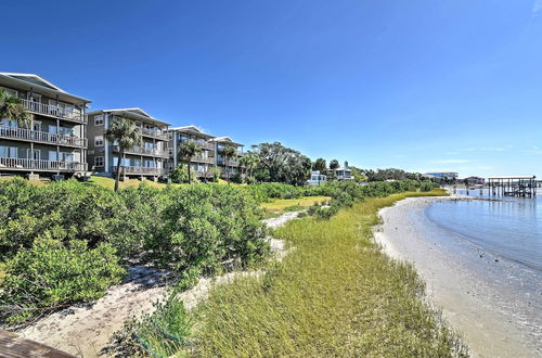 Foto 8 - Beachfront Cedar Key Condo w/ Pool, Spa & Views