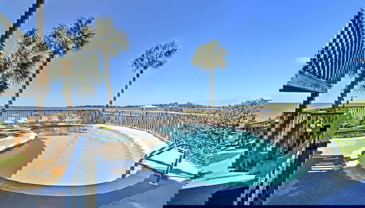 Foto 1 - Beachfront Cedar Key Condo w/ Pool, Spa & Views