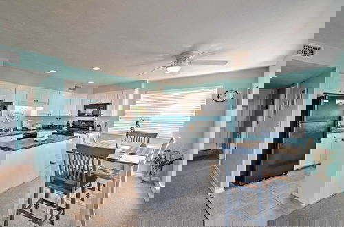Foto 10 - Beachfront Cedar Key Condo w/ Pool, Spa & Views