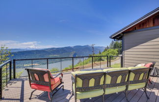 Foto 1 - Modern Underwood Home w/ Deck & Mt Hood Views