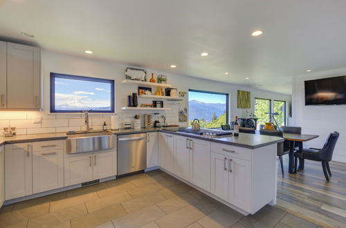 Foto 13 - Modern Underwood Home w/ Deck & Mt Hood Views