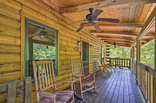 Foto 1 - Rustic Andrews Cabin Rental w/ Deck + Fire Pit