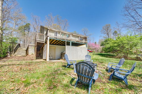 Foto 23 - Homey Luray Cabin w/ Fire Pit & Deck