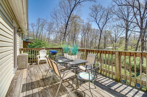 Foto 26 - Homey Luray Cabin w/ Fire Pit & Deck