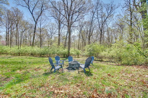 Foto 1 - Homey Luray Cabin w/ Fire Pit & Deck