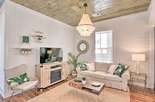 Foto 1 - Bright Galveston Cottage: Close to Beach & Strand