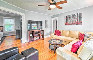 Foto 1 - Cozy + Walkable Delmar Getaway w/ Fire Pit