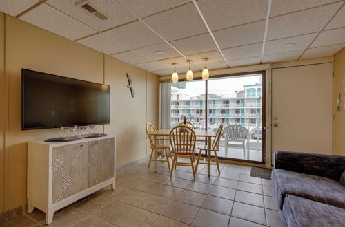 Photo 20 - Cozy Oceanfront Condo w/ Pool & Beach Access