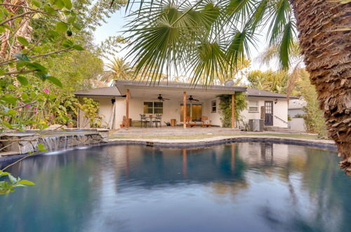 Foto 1 - Bakersfield Oasis: Sweet Tropical Pool Setup