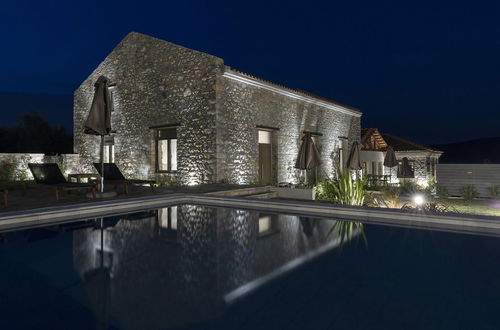 Photo 16 - Lichnos Luxury Suites Stoa