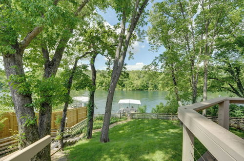 Foto 40 - Lakefront Home w/ Fishing Dock & Fire Table