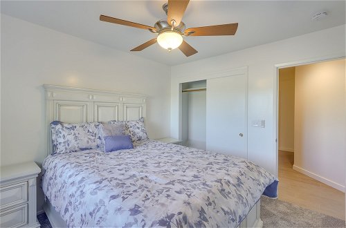 Photo 14 - Convenient Bakersfield Townhome With Patio