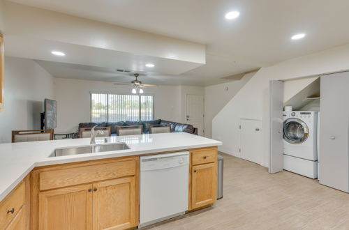 Photo 9 - Convenient Bakersfield Townhome With Patio