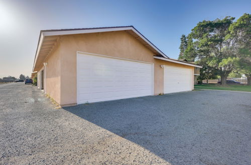 Photo 26 - Convenient Bakersfield Townhome With Patio