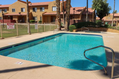 Foto 19 - Dog-friendly Phoenix Condo w/ Community Pool