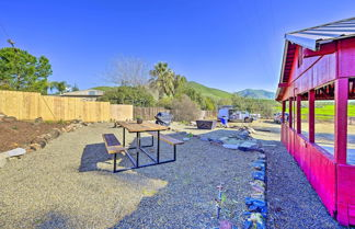 Foto 2 - Peaceful Ranch Home w/ Sierra Nevada Views