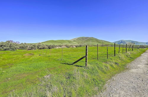 Photo 6 - Peaceful Ranch Home w/ Sierra Nevada Views