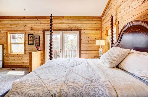 Photo 10 - Spacious Mariposa Cabin w/ Deck & Private Hot Tub