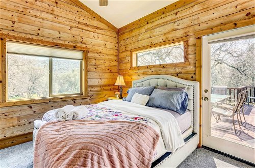 Foto 5 - Spacious Mariposa Cabin w/ Deck & Private Hot Tub