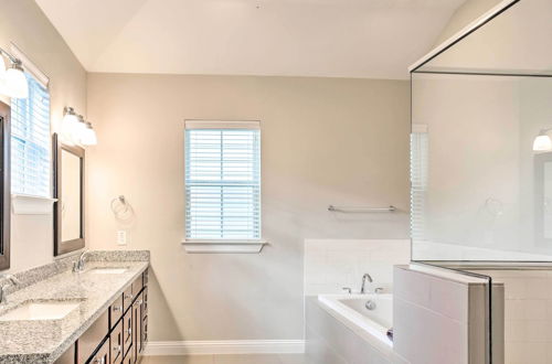 Photo 27 - Pet-friendly Houston Townhome, 6 Mi to Dtwn