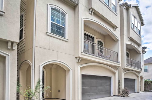 Photo 23 - Pet-friendly Houston Townhome, 6 Mi to Dtwn