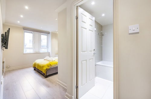 Photo 2 - Beautiful 3-bed in the Heart of London With Parking-hosted by Sweetstay