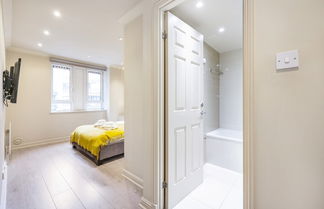 Photo 2 - Beautiful 3-bed in the Heart of London With Parking-hosted by Sweetstay