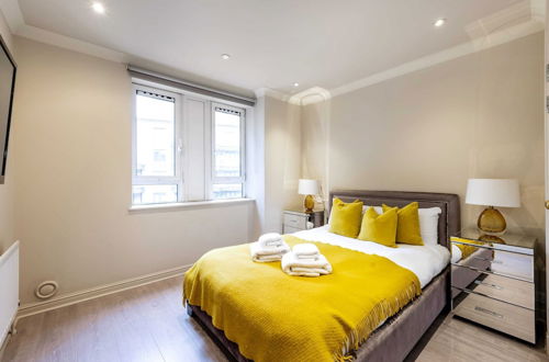 Photo 3 - Beautiful 3-bed in the Heart of London With Parking-hosted by Sweetstay