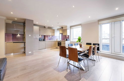 Photo 18 - Beautiful 3-bed in the Heart of London With Parking-hosted by Sweetstay