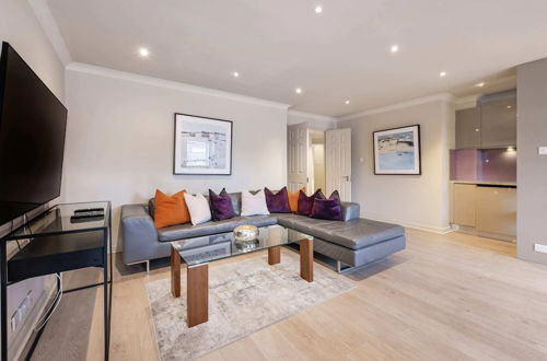 Photo 11 - Beautiful 3-bed in the Heart of London With Parking-hosted by Sweetstay