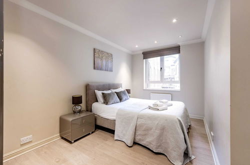 Photo 5 - Beautiful 3-bed in the Heart of London With Parking-hosted by Sweetstay