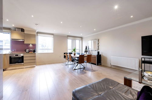 Photo 10 - Beautiful 3-bed in the Heart of London With Parking-hosted by Sweetstay