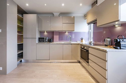 Photo 8 - Beautiful 3-bed in the Heart of London With Parking-hosted by Sweetstay