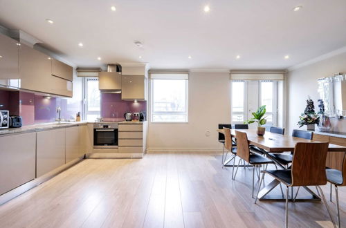 Photo 19 - Beautiful 3-bed in the Heart of London With Parking-hosted by Sweetstay